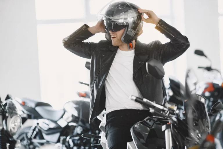 como limpiar o lavar tu casco